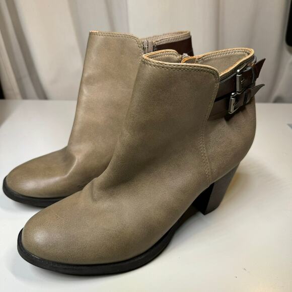 Sugar Ellie Taupe Block Heel Ankle Boots Women’s 9.5M Faux Leather Buckle Zip - Picture 4 of 13